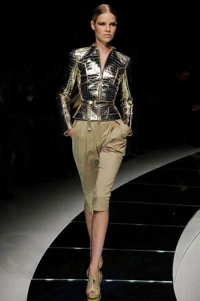 Look 9